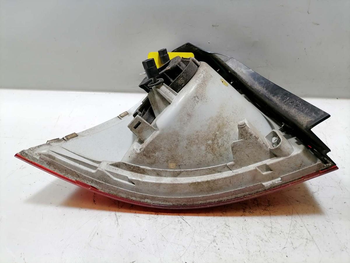 VW Golf V original Rücklicht Rückleuchte außen rechts Fließheck BJ04